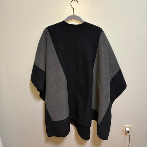 Woolrich Blanket Wrap Grey & Black Colorblock Soft Sweater One Size Reversible - Picture 2 of 6